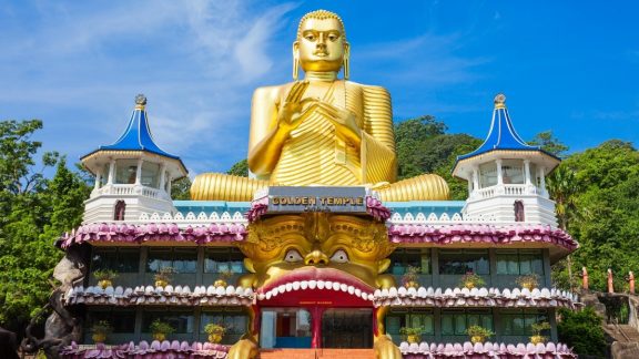 Snapshot of Sri Lanka Curated Travel Experience| Dambulla Cave Temple By Art In Voyage