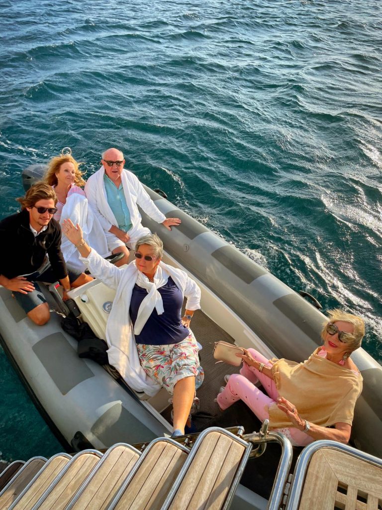 Traveling with Art In Voyage