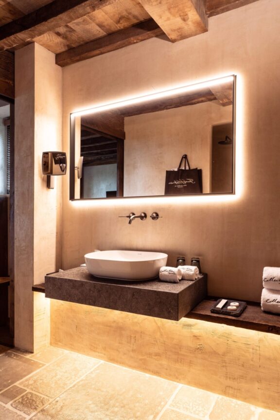 Deluxe room (344 sq. ft)