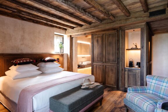 Deluxe room (344 sq. ft)