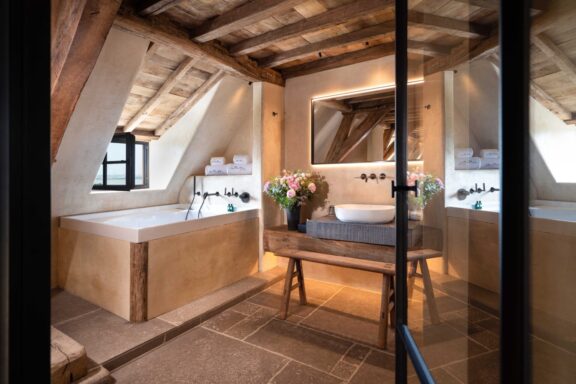 Master Suite (530 sq. ft)