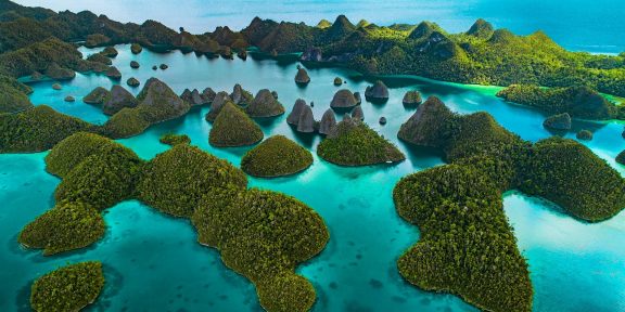 Indonesia By Art In Voyage