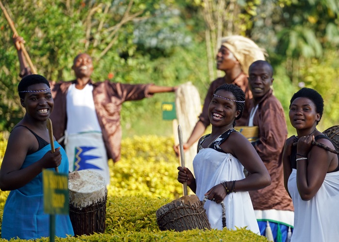 luxury cultural safari Rwanda and gorilla trekking by Art In Voyage